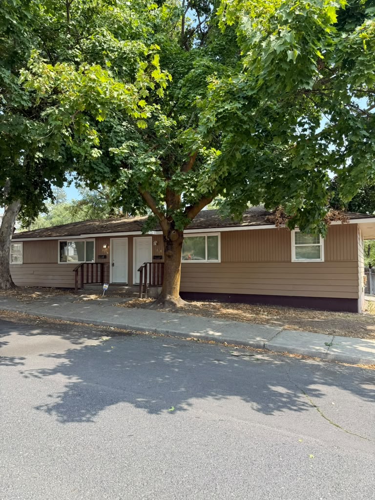 3216 North Maple Street